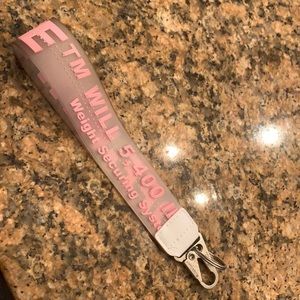 “OFF-WHITE” keychain